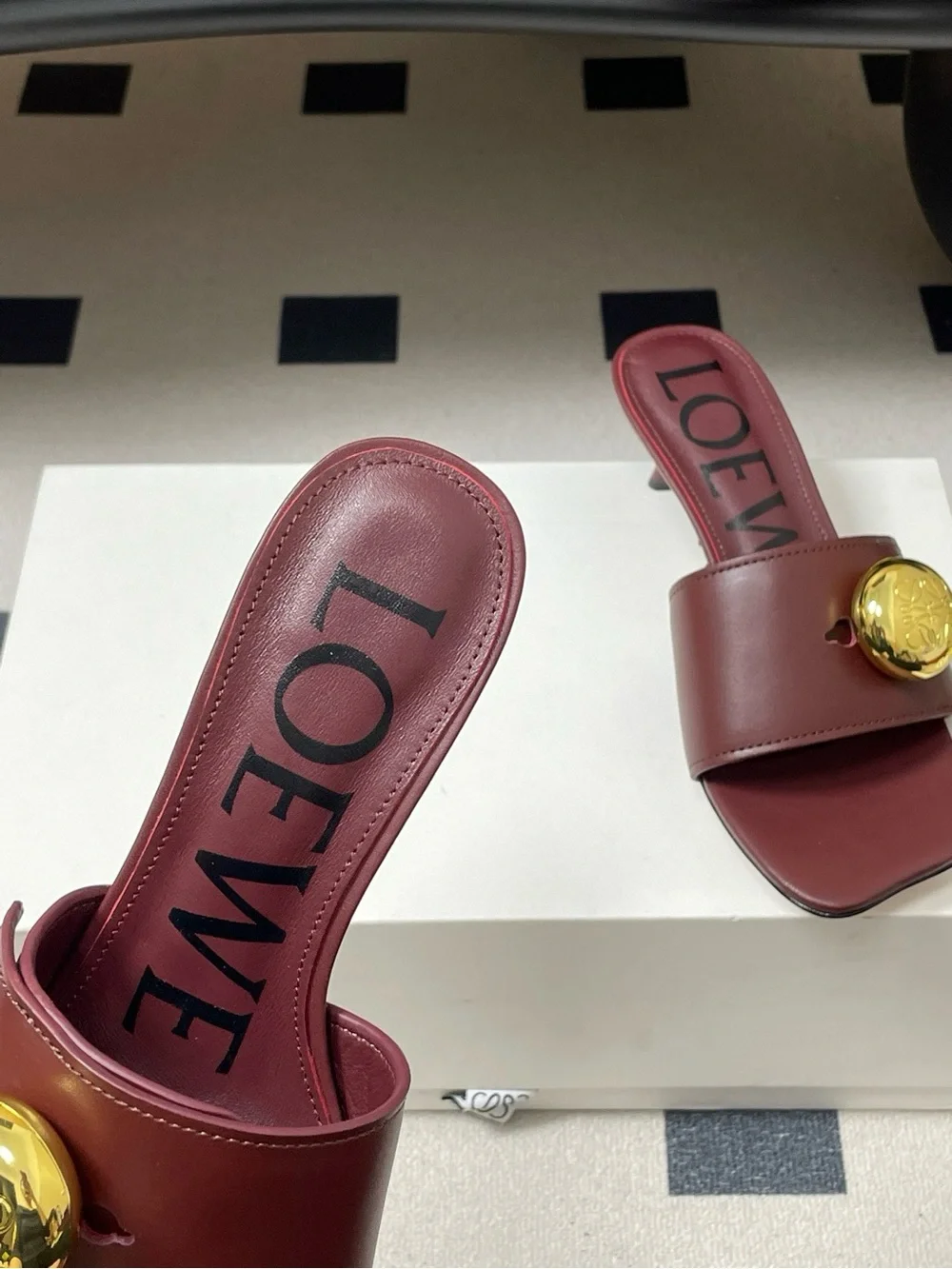 LOEWE Pebble Burgundy Leather Kitten Heel Mules Sandals Gold Anagram Hardware - Picture 5 of 8